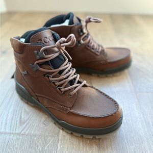 New ECCO Track 25 boots size 40 (woman’s size 9-9.5, men’s size 6-6.6)
